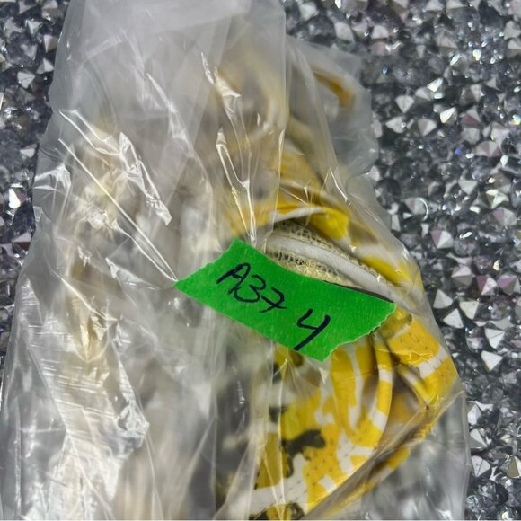 Guess bikini top triangle tie up Yellow and Black Bikini Top y2k metal charm - Picture 7 of 7